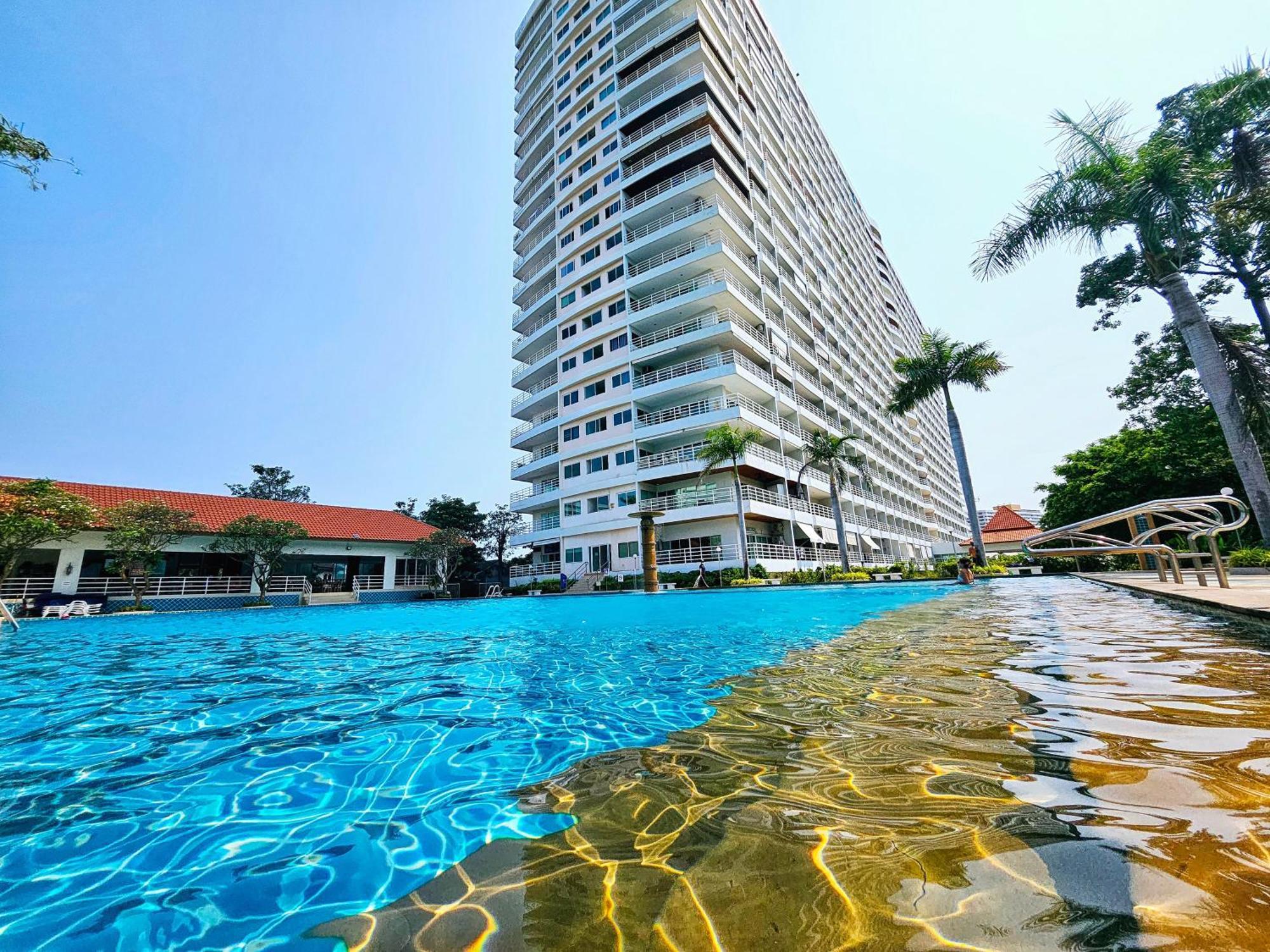 View Talay 5 Jomtien Beachfront Pattaya Eksteriør billede