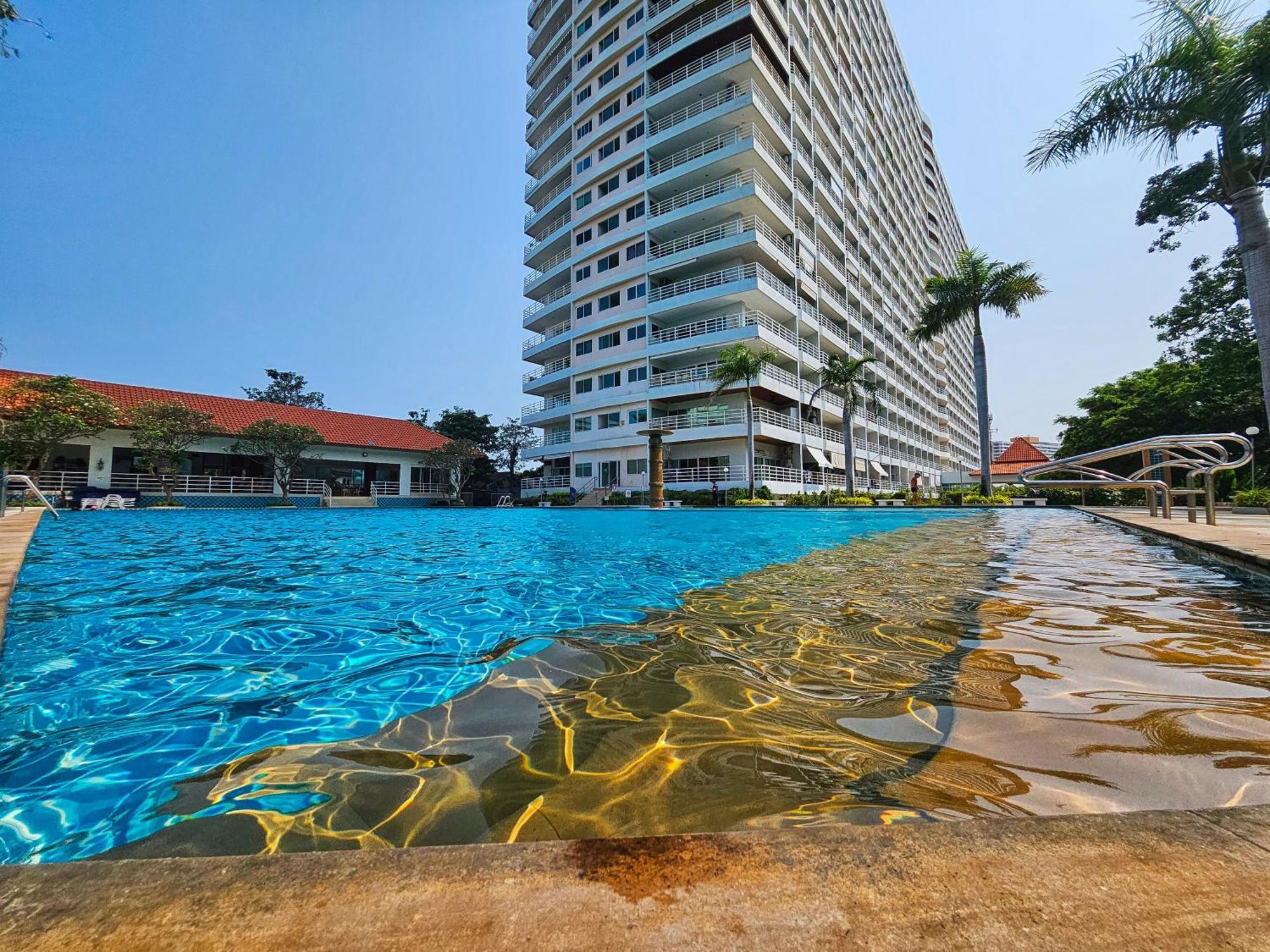 View Talay 5 Jomtien Beachfront Pattaya Eksteriør billede